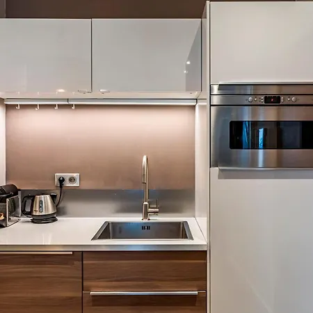 Luxury Family 2br - Prime Location, Walk To & Shopping, Sunny Balcony - Totolulu Hoche Cannes