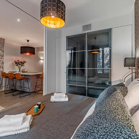 Luxury Family 2br - Prime Location, Walk To & Shopping, Sunny Balcony - Totolulu Hoche Appartement *