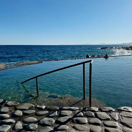 Luxury Family 2br - Prime Location, Walk To & Shopping, Sunny Balcony - Totolulu Hoche * Cannes