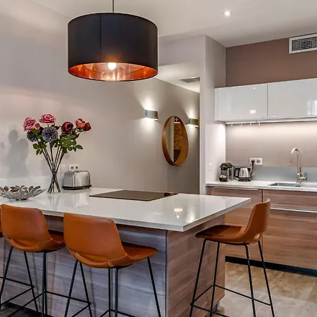 Luxury Family 2br - Prime Location, Walk To & Shopping, Sunny Balcony - Totolulu Hoche Cannes