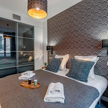 Luxury Family 2br - Prime Location, Walk To & Shopping, Sunny Balcony - By Totolulu Hoche شقة كان