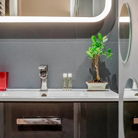 Apartment Luxury Family 2br - Prime Location, Walk To & Shopping, Sunny Balcony - Totolulu Hoche Cannes