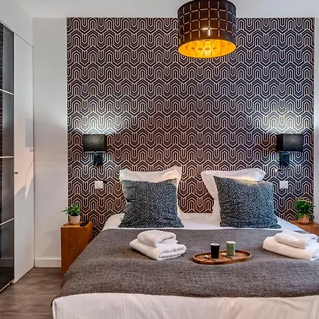 Luxury Family 2br - Prime Location, Walk To & Shopping, Sunny Balcony - Totolulu Hoche Cannes